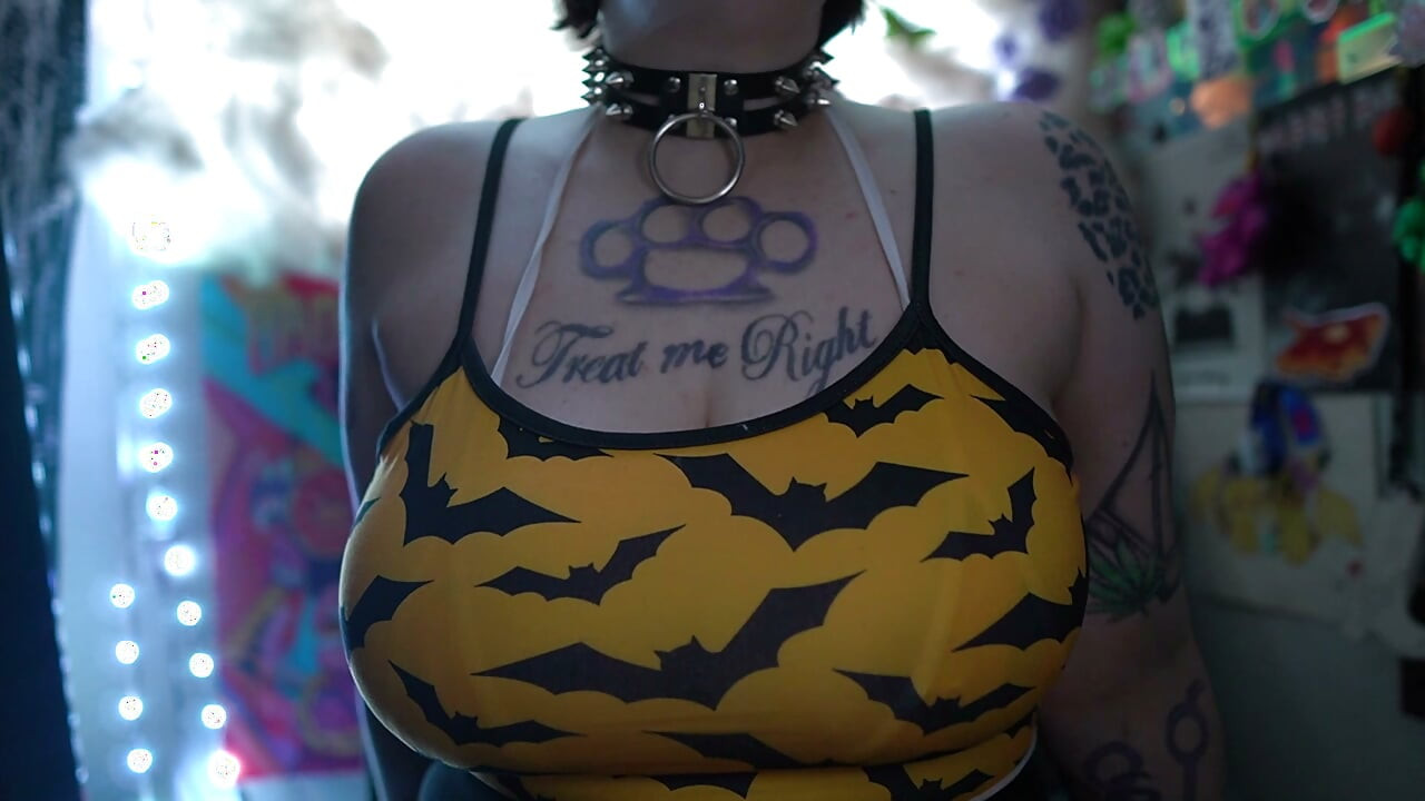 Tetas grandes y naturales y axilas peludas JOI