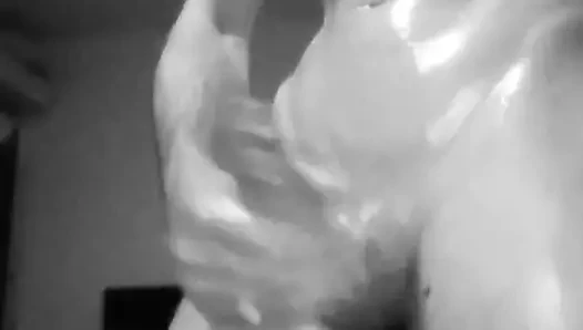 yağlı bir masturbasyon,döndü büyük bir twinks