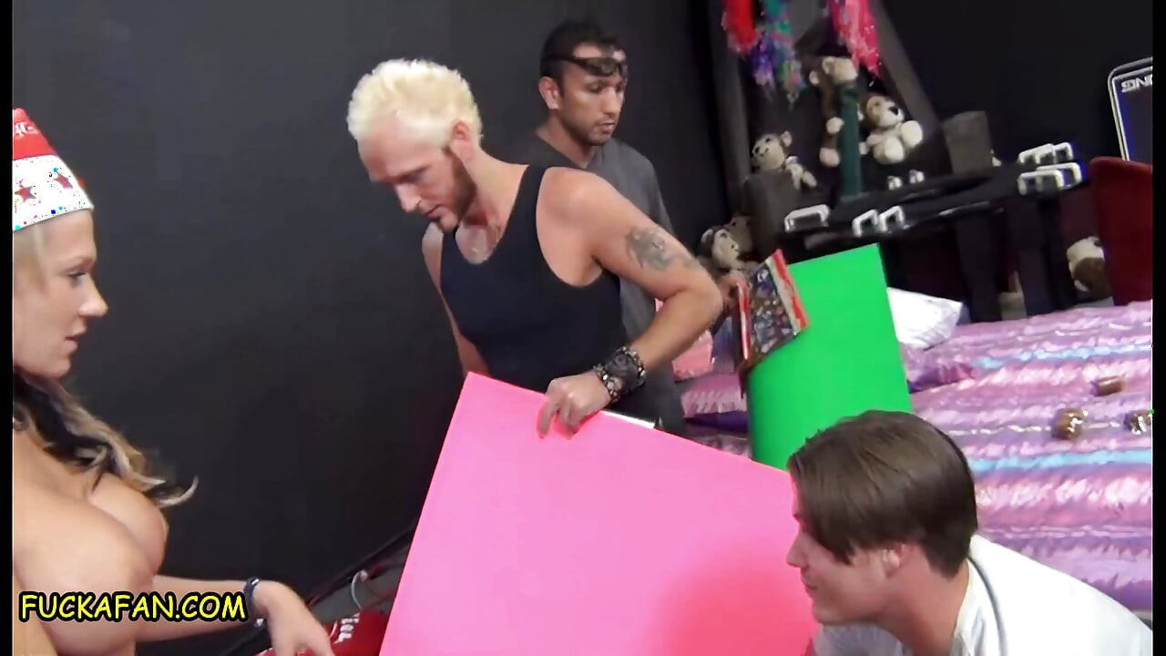 Fuck A Fan - Christmas present for Vince from Sacramento Sophie Dee, Nikki Sexx, Jennifer White