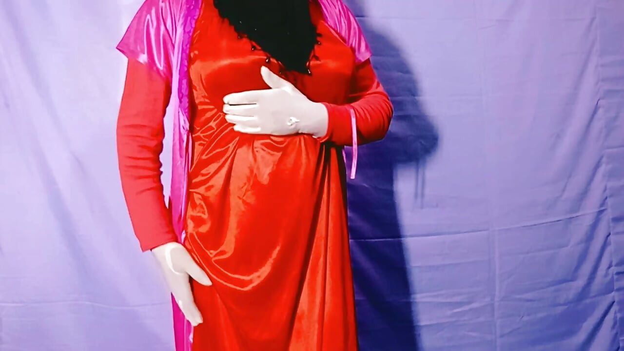 孟加拉非常漂亮的性感女人的丈夫在国外