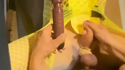 Sissy "D" wird auf der Liebesschaukel behandelt - Teil 3 von 3