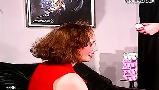 İki arkadaş kendilerini yumurtayla kapatıyorlar