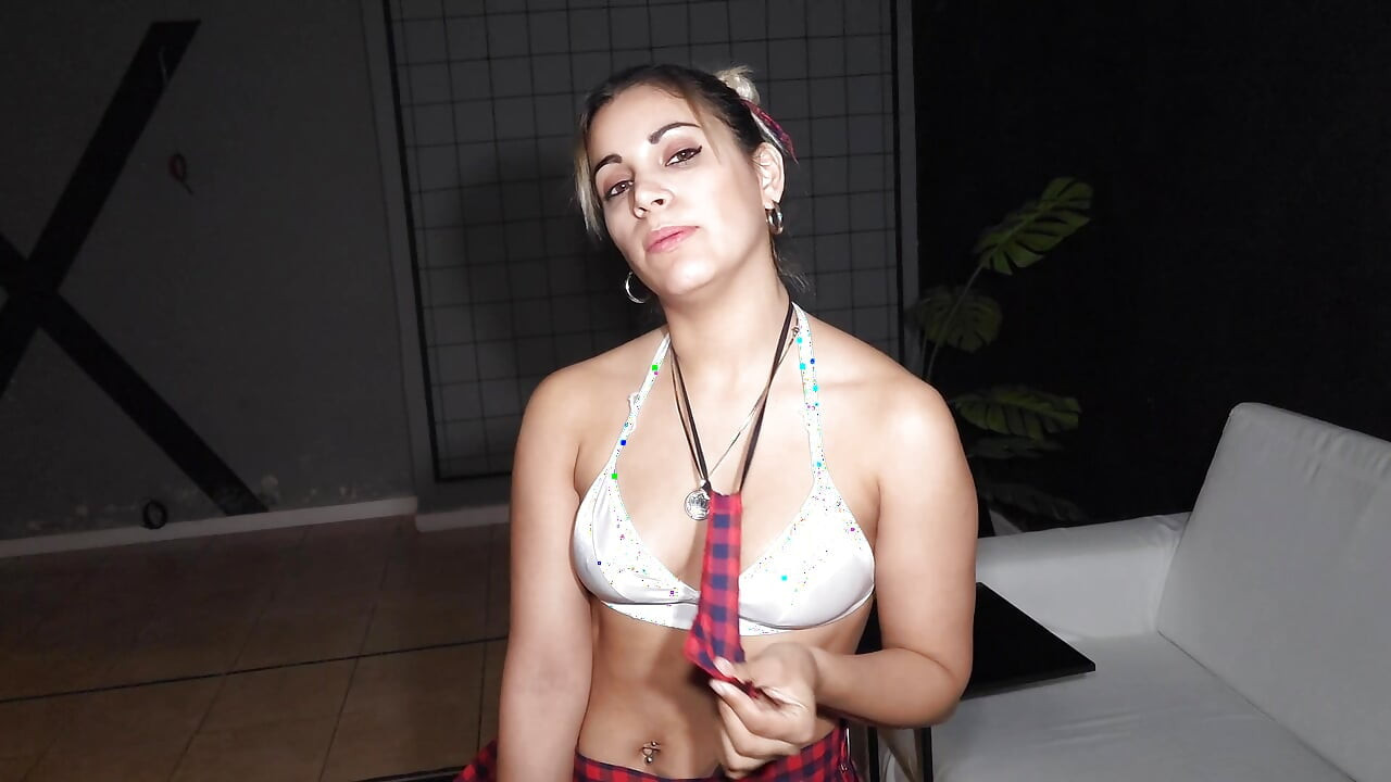 Sexy Colegiala Con Uniforme Me Da Una Asombrosa Mamada Y Paja Con Sus Pies [pov]