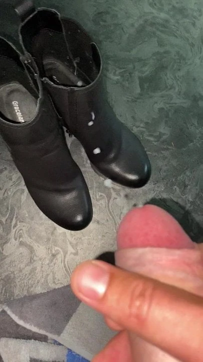 Cum on Boots my girlfriend