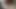 仮面の蝶が足の指を塗っています
