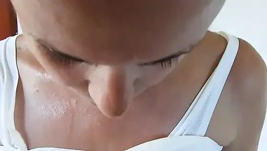 Verschwitzte abs, hintern-trainings-finish mit