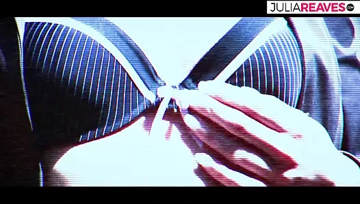 Dame in strapsen in der reitposition