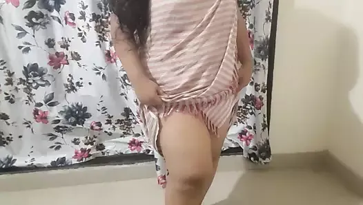 HOT NAUGHTY BHABHI IN TOWEL AFTER HER BATH..