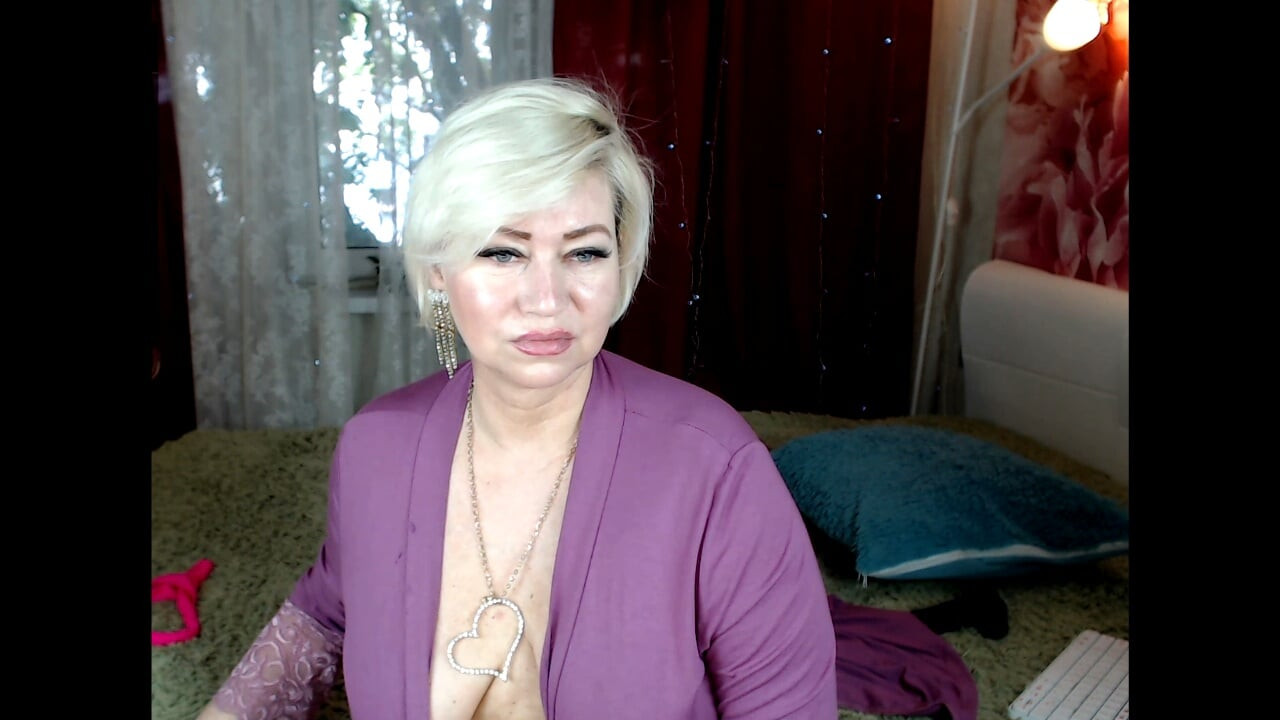 Super curvă pe cameră web Aimee ca o curvă anală matură pe ecranele tale magice de vis!. ))