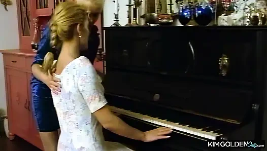 Leidenschaftliche Lesbenaction am Piano
