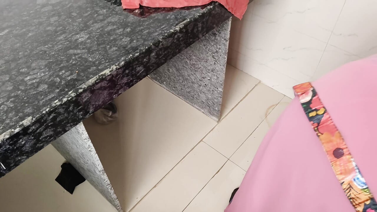 Aaj bhabhi ki kichin me karte bawkt ki bhabhi ki jabarjast chudayi