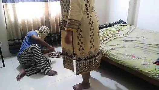 18y Old Workman Was Cleaning the House When 55-year-old Lady Boss Came & Fuck Him Roughly (desi Jabardasti Choda Chdi)