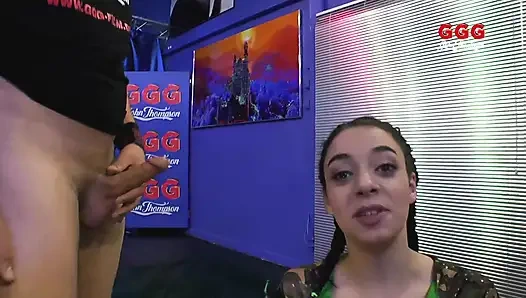 Khadisha Latin Döl Arazi Grup Sekste Sikiliyor