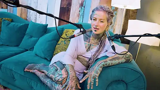 Я говорю о B - Bordem - подкаст ASMR, SFW говорящий готессу худенькая девушка дреды татуированная модель татуированная девушка