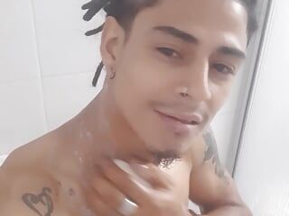 Scenă de duș cu băiat twink columbian