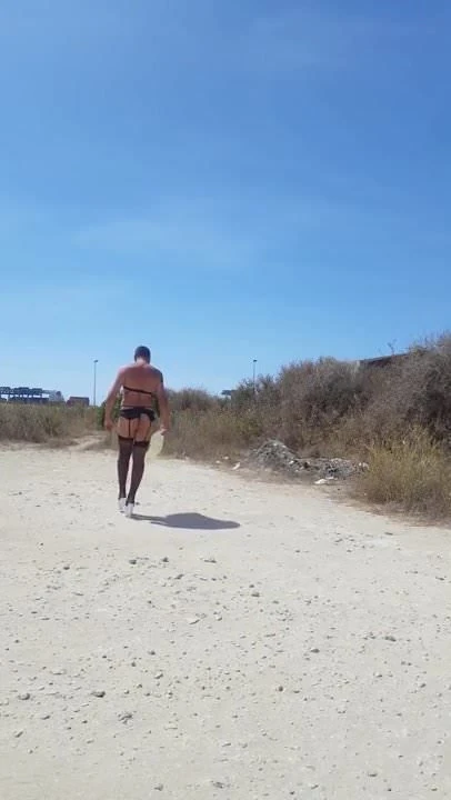 Passeggiata in intimo agosto 2017