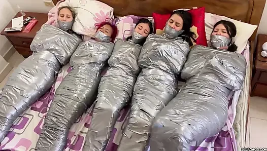 5 gadis sange ini dientot habis-habisan sampai dicrot di dalam!