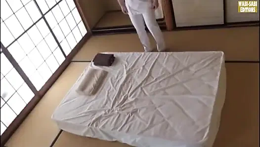 Скрытое расследование по слухам, только массажный салон со зрелой с горячими результатами - часть.1