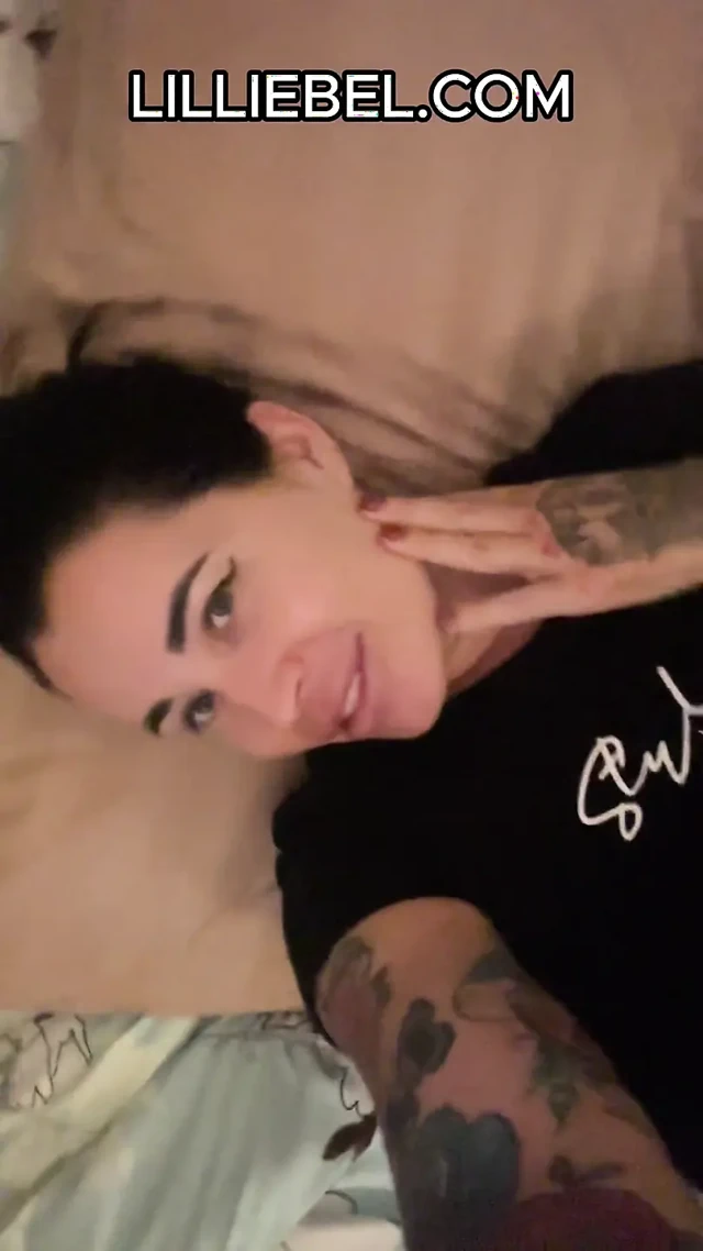 Horny mom can't contain her urges...