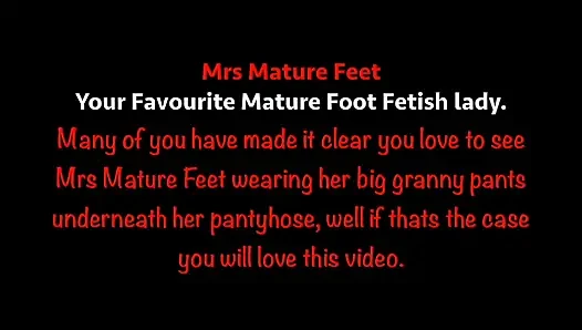Mrs Mature Feet and her Big Granny Pants 491