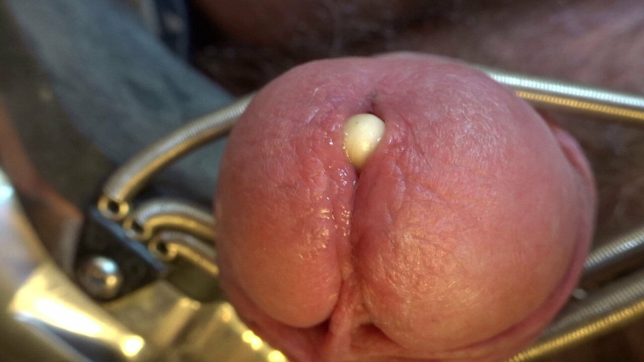 古い象牙の響きの私のおしっこの穴のクローズアップ