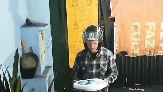 Ja, MILF verzeiht nicht einmal dem Pizzalieferanten