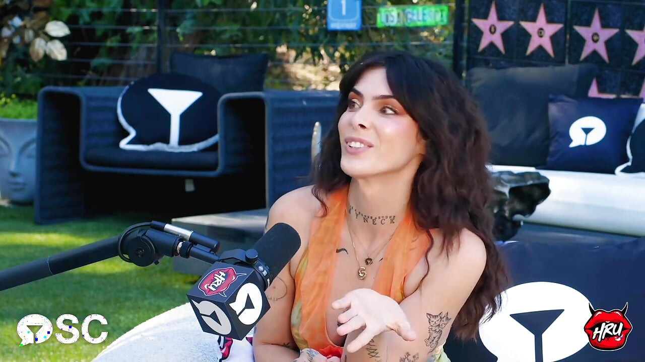 Η Genna James από απροστάτευτη σε ένα από τα πιο καυτά ανερχόμενα αστέρια της κάμερας
