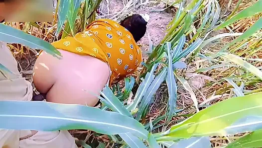 Pawg culo bionda cougar viene scopata nel parco