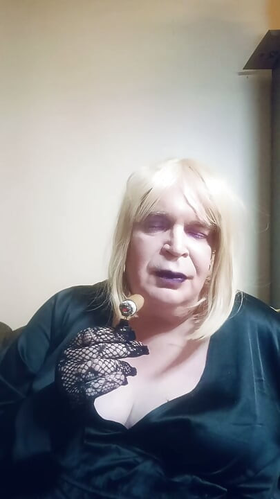 BBW TV talks about doing a smokey blow job but with a cigar