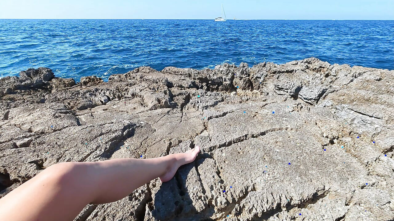 Beach Risky fingering with voyeurs