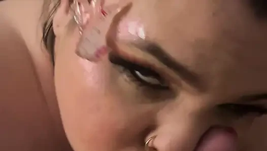 Cara apa yang lebih baik untuk mencoba tampilan riasan daripada dengan blowjob