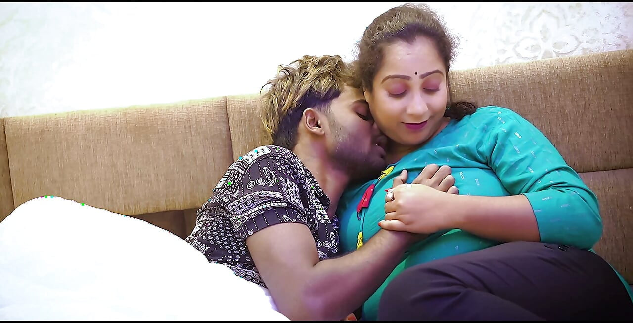 Bade Dudh wali Paros Ki bHabhi Ko water Mangne ke Bahane Chod Diya