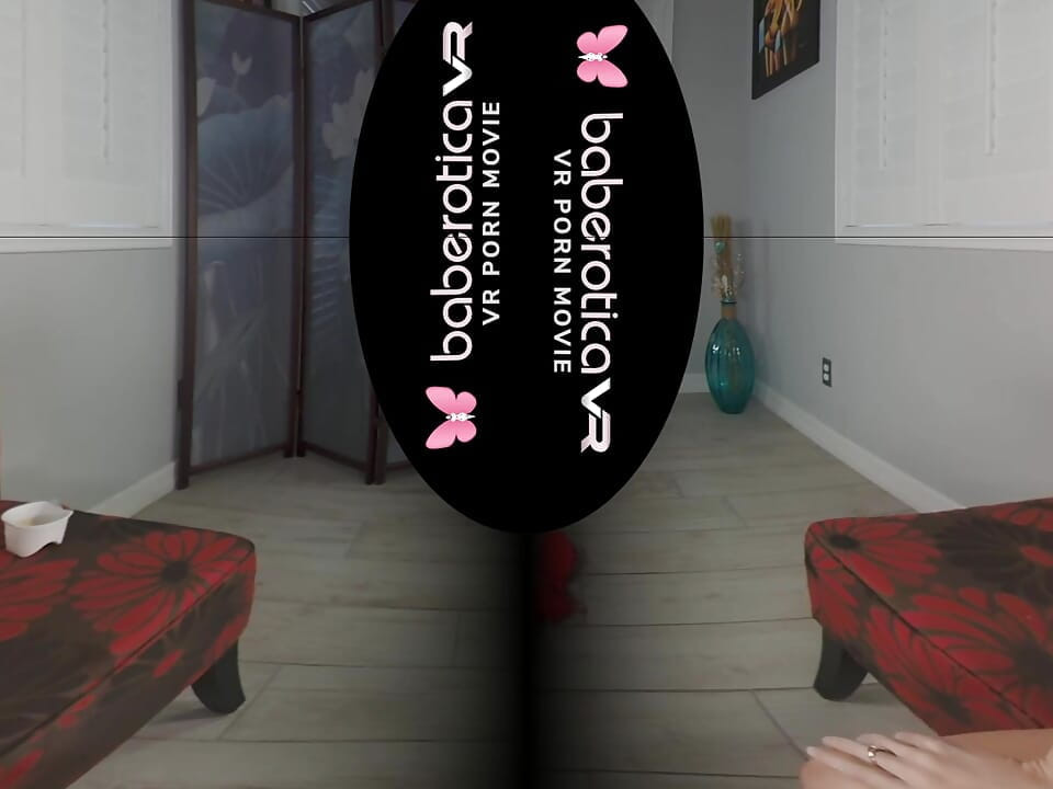 Victoria June tem um momento incrível nos mostrando seus peitos enormes