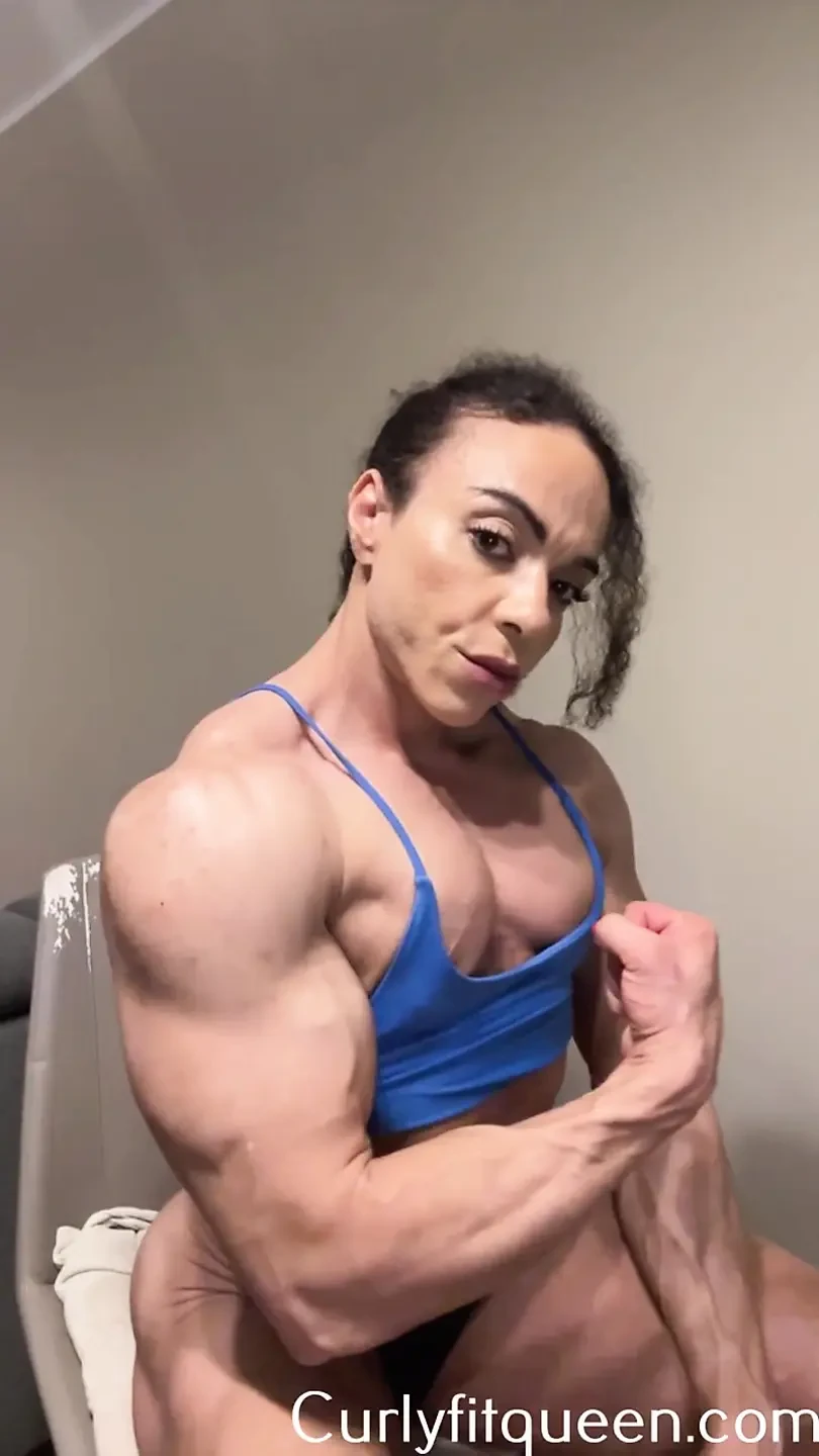 Imagine getting your head crushed between this female bodybuilders biceps