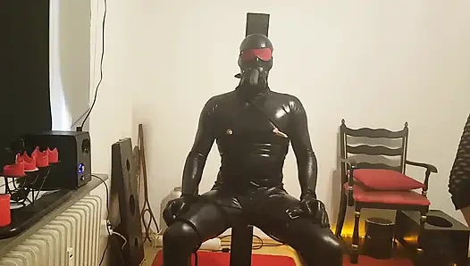 Резиновая рабыня на лечении.