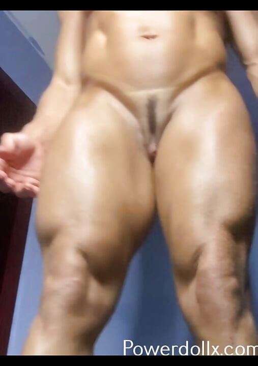 Apakah tante seksi dengan abs dientot habis-habisan sama kontolmu?