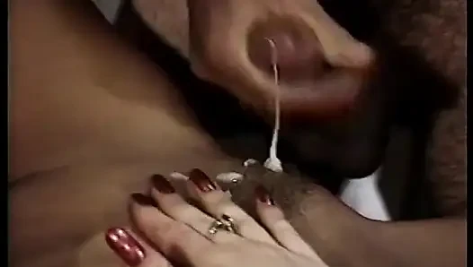 Kompilasi milf vintage dalam aksi seks 1on1 dan 3some dengan banyak mani muncrat di seluruh tubuh mereka