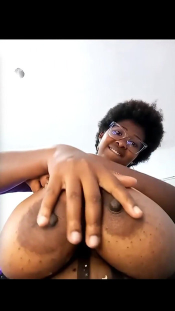 Zapanjujući trenutak iz "Nestašna debeljuca voli pokazivati svoje velike i pohlepne sise"