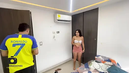 Aku ngentot nikmat sama saudara tiriku waktu pacarnya lagi ngentot