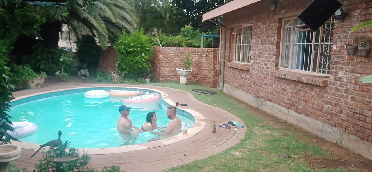 Ela estava tão excitada que usamos com dois paus