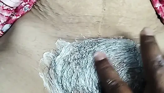 Hintli kadının temiz saç amcığı
