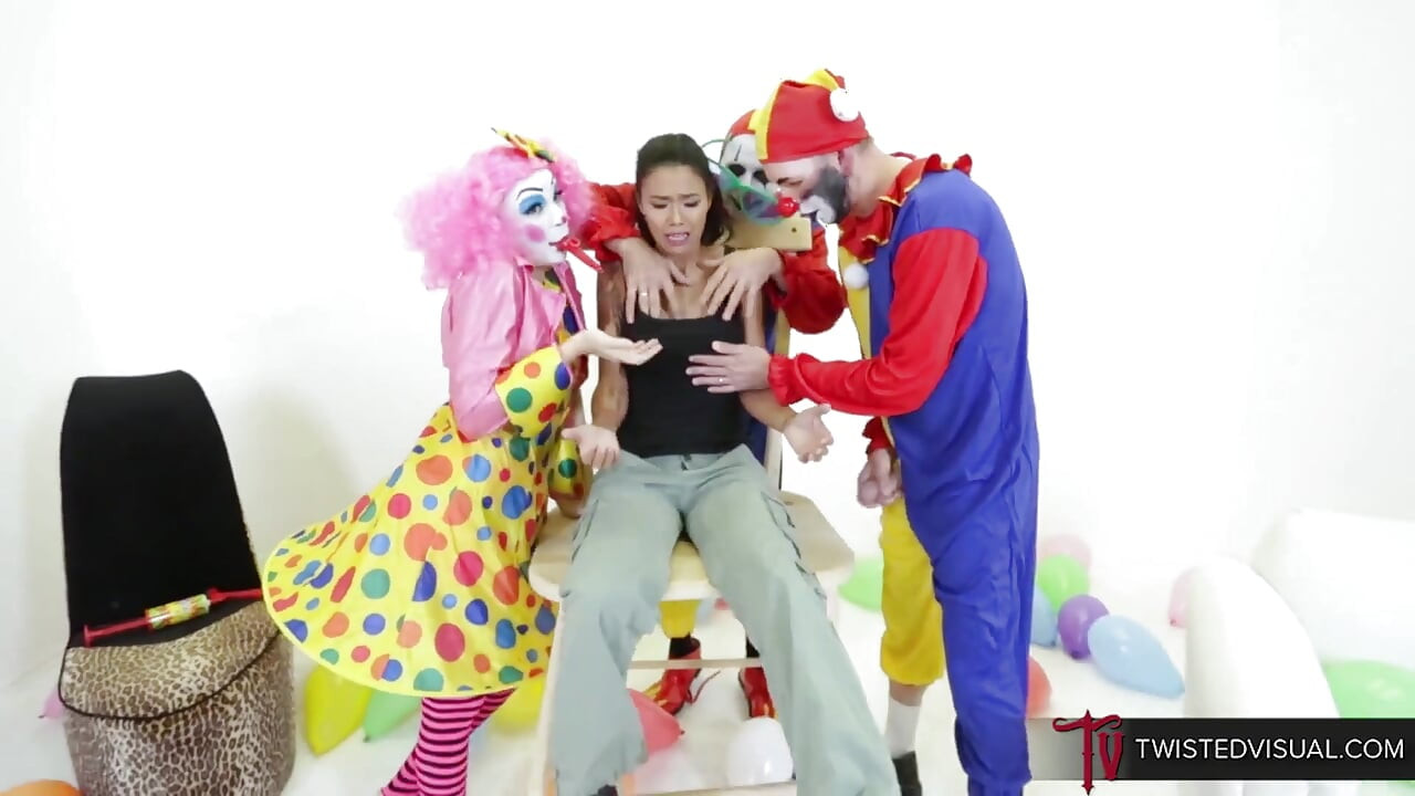 Sortudo asiático recebe um clownbang