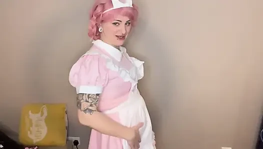 Suster nakal ini berusaha untuk nggak crot di dalam memeknya