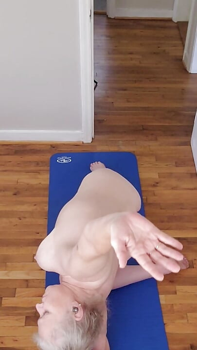 Szarpanie do gorącej BBW robi nagą jogę!