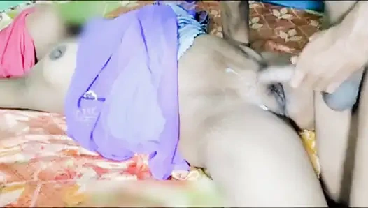 Jilat istri Anda banyak atau sering bercinta dengannya atau menjilat vaginanya dan air keluar dari celana dalamnya.