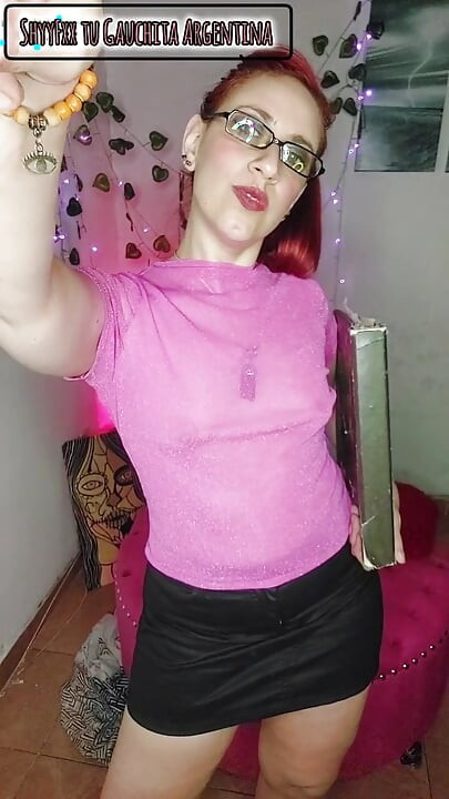 A garota nerd da sua classe só quer perder a virgindade!!