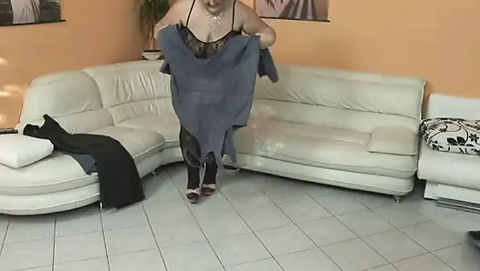 Two BBW lesbians in scissoring action