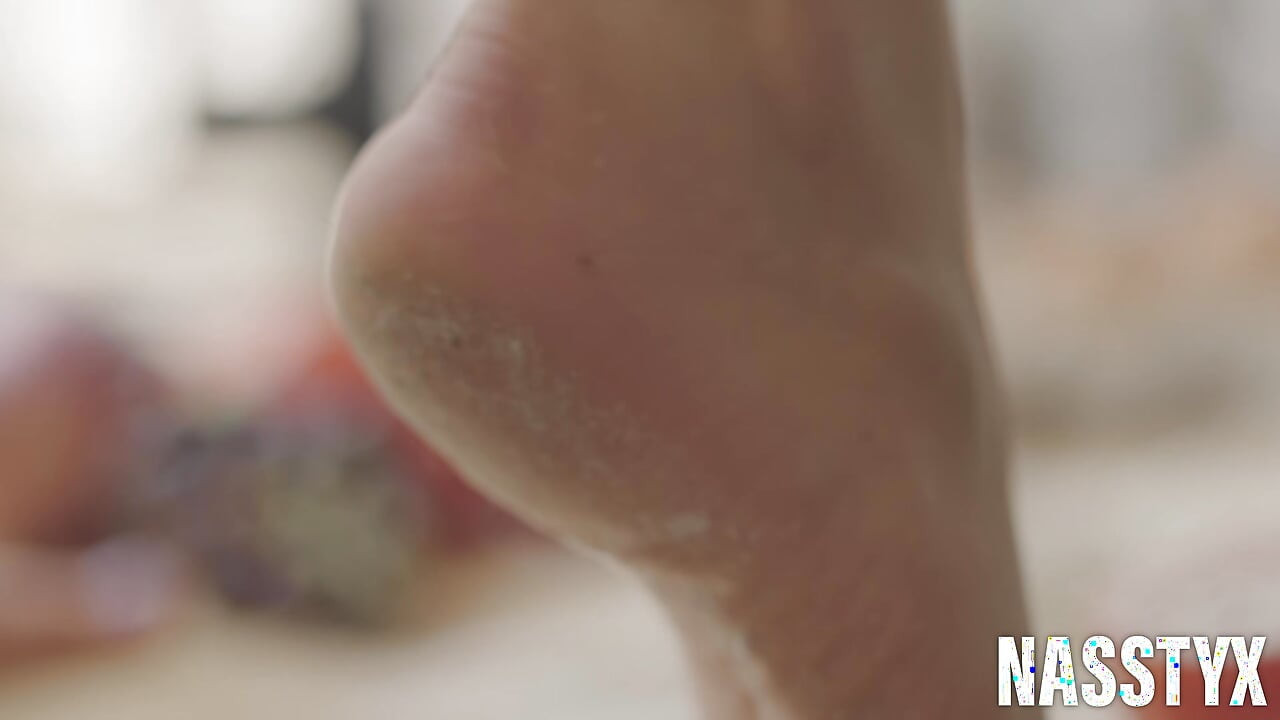 NASSTYX BBCがアダ・パラディソに深い突きで魅力的なピンクの膣を侵入