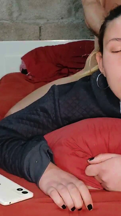 Pušenje kurca i vaginalni seks za slatku tinejdžerku | Klip 1
