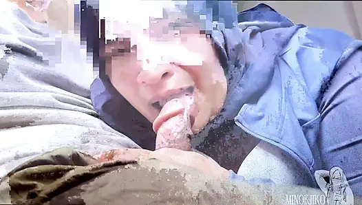 Asiatisches hijab-fitness-mädchen macht blowjob, um sperma zu trinken, um ihre ausdauer im auto zu steigern - Minokiiko